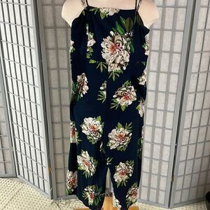 Tropical floral jump suit, Women’s Small (tag says large). Fits like a small
